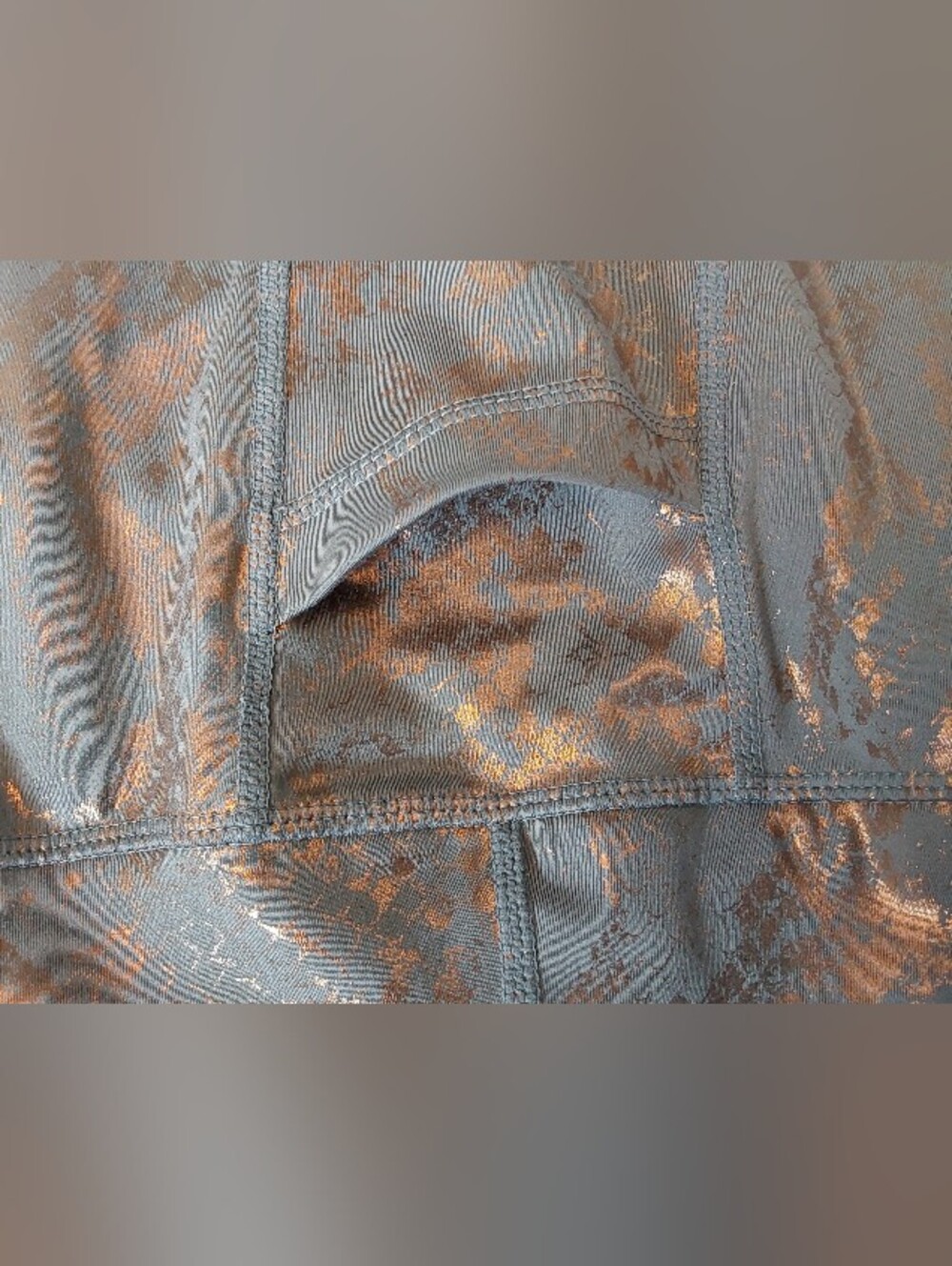 Metallic Gold Snake-Foil Accent Gray Activewear Legging w/Pockets - Picture 7 of 7